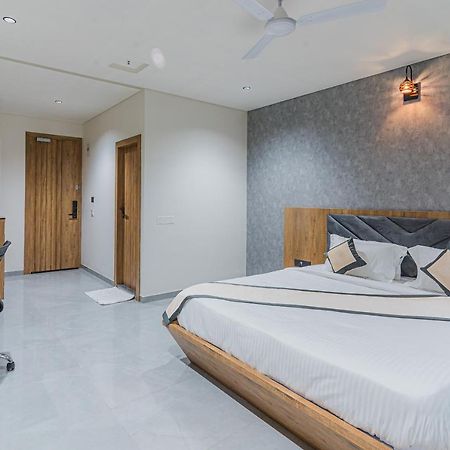 Hotel The Grand Heaven กันตินาการ์ ภายนอก รูปภาพ