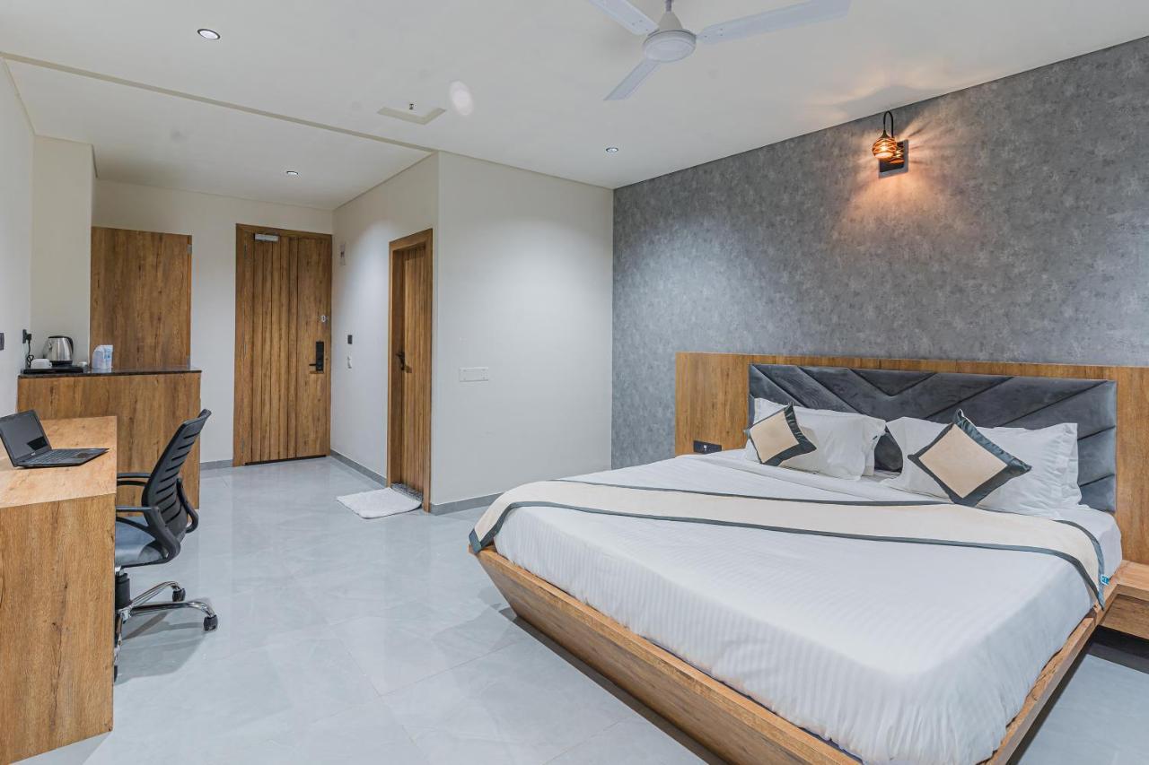 Hotel The Grand Heaven กันตินาการ์ ภายนอก รูปภาพ