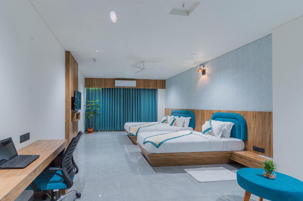 Hotel The Grand Heaven กันตินาการ์ ภายนอก รูปภาพ