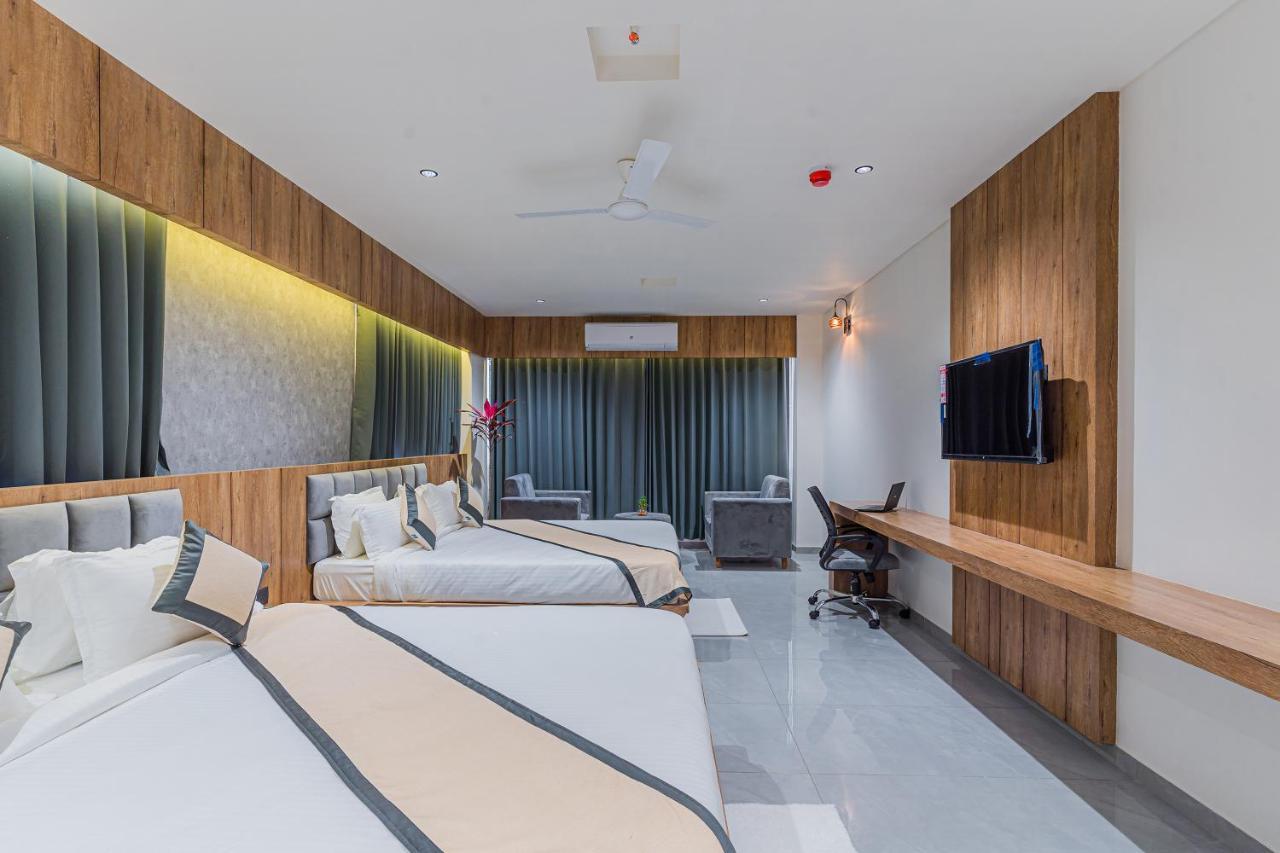 Hotel The Grand Heaven กันตินาการ์ ภายนอก รูปภาพ