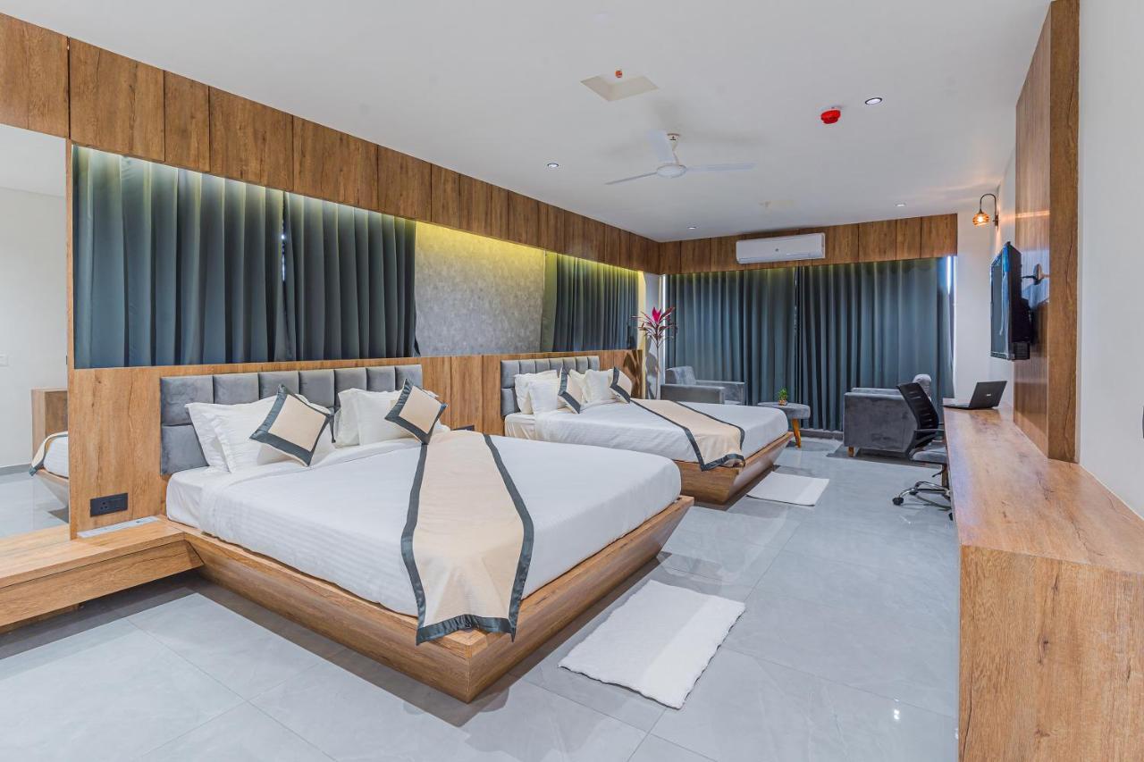 Hotel The Grand Heaven กันตินาการ์ ภายนอก รูปภาพ